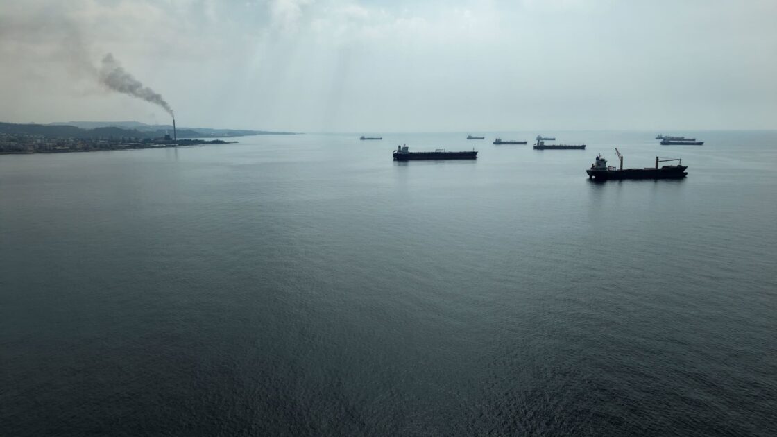Oil Drops on Renewed Middle East Diplomacy to Ease Supply