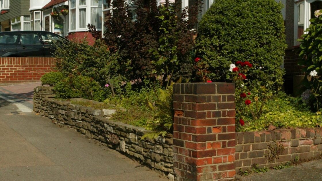 Greener Front Gardens Fight Pollution and Heat, Study Finds