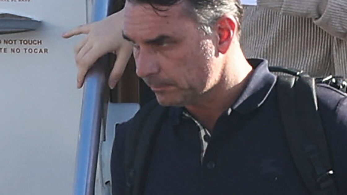 Flávio Bolsonaro Claims to Be Brazil President After Fleeing to Miami
