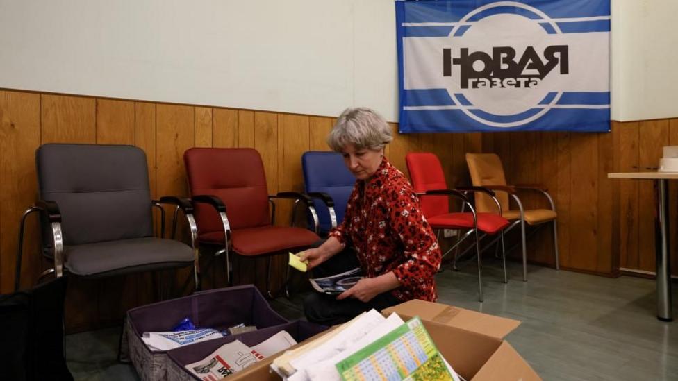 Russian Independent Newspaper Novaya Gazeta Shuts Down Amid Pressure