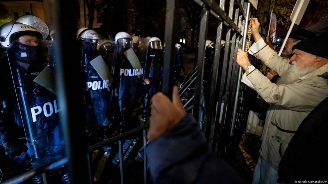 Poland Protesters Clash With Police Over Court Chief Suspension
