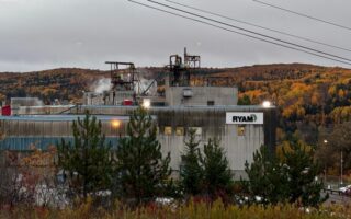 Quebec Town Fights to Save Paper Mill After US Tariffs