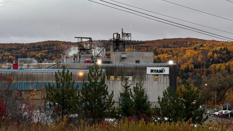 Quebec Town Fights to Save Paper Mill After US Tariffs