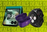 Motorola Offers Free Watch and Earbuds With Razr Purchase