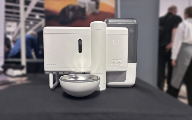 Neakasa Riko Review: Automatic Wet Cat Food Dispenser