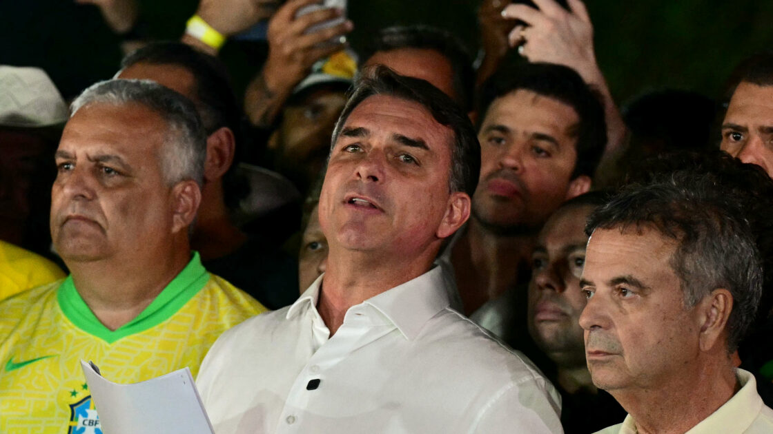 US Grants Visa to Flavio Bolsonaro Following Brazil Election Loss