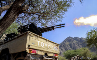Yemen Conflict Escalates Near Taiz Amid UN Aid Warning