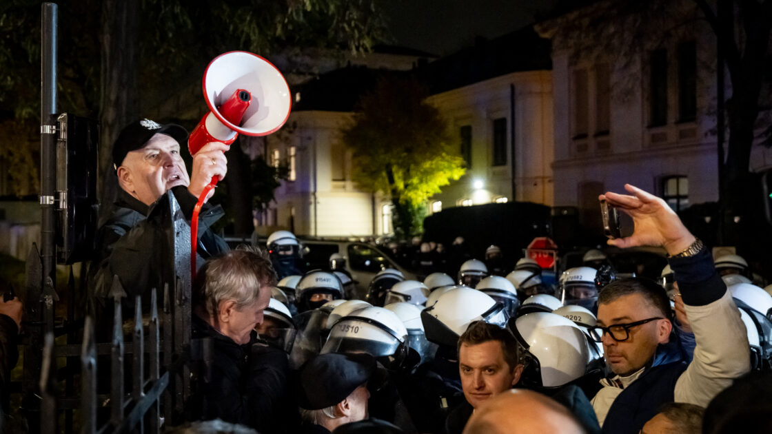 Polish Police Deployed to Top Court Amid Suspension Dispute