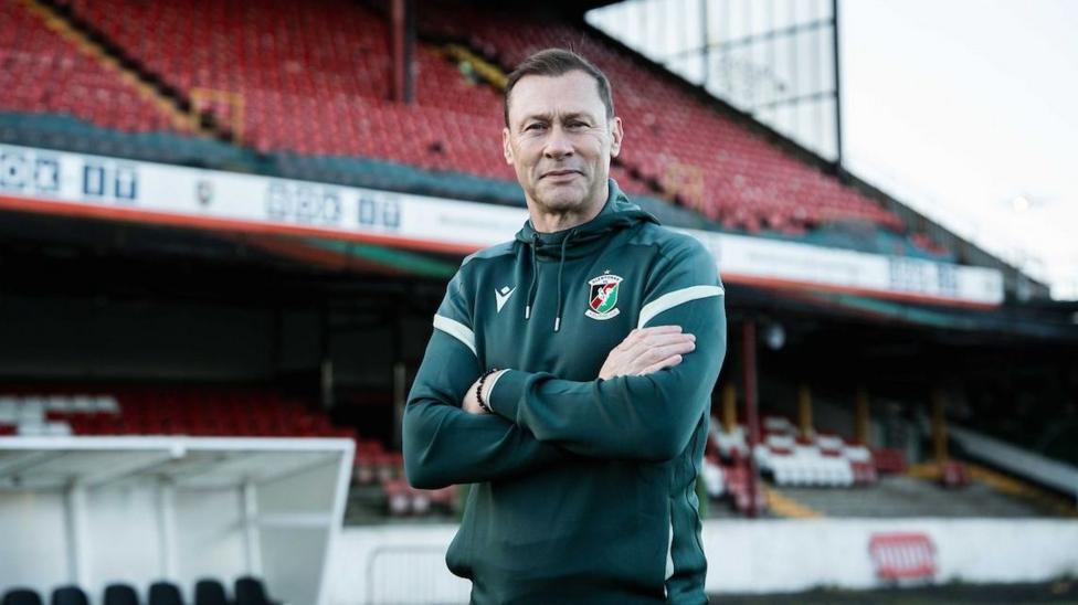 Duncan Ferguson faces Coleraine in Glentoran debut