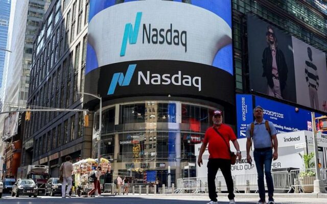 US Tech Stocks Tumble Amid Growing Fears Over AI Spending