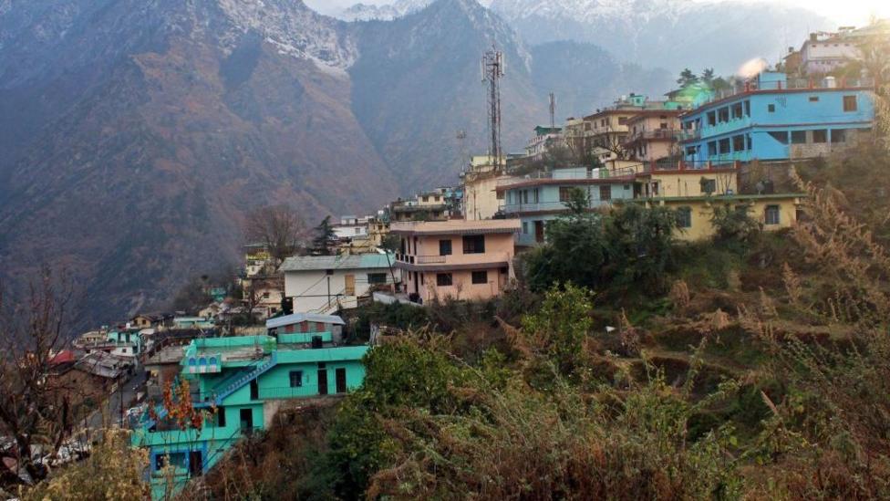 Helicopter Crashes in Northern India Carrying Six People
