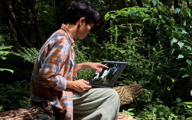 MacBook Pro PROLED Touchscreen Functionality Detailed