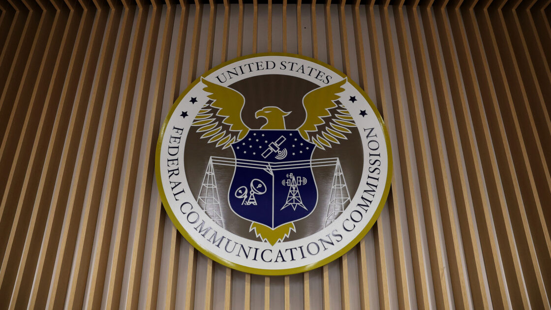 FCC Chair Proposes Rule to Allow Prison Cellphone Jammers