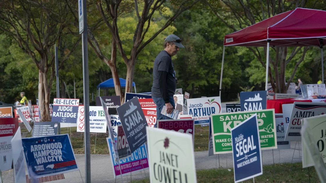 Democrats hold midterm edge, Israelis vote in high-stakes election