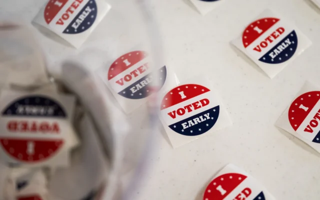 Midterm Races Heat Up, GDP Report Ahead of Election Day